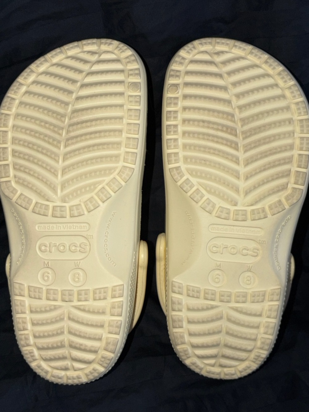 Women’s Size 8 CROCS CLASSIC CLOGS Shiny Off White (Buttercream?) Men’s 6 - Picture 9 of 9
